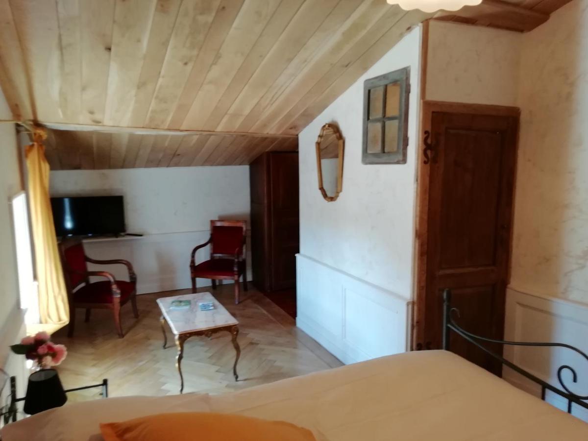 La Tour Mandot Bed & Breakfast Montluel ภายนอก รูปภาพ