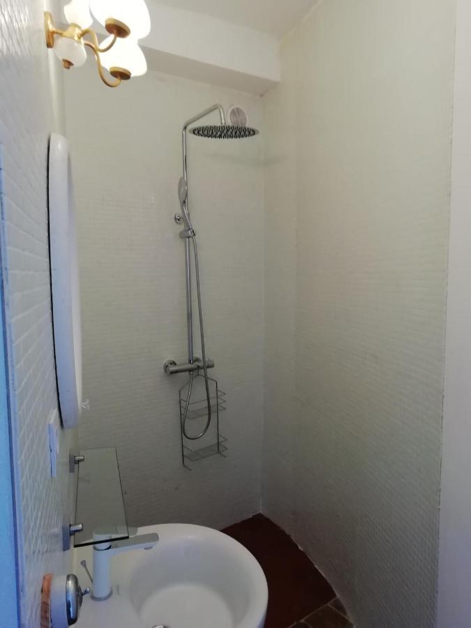La Tour Mandot Bed & Breakfast Montluel ภายนอก รูปภาพ