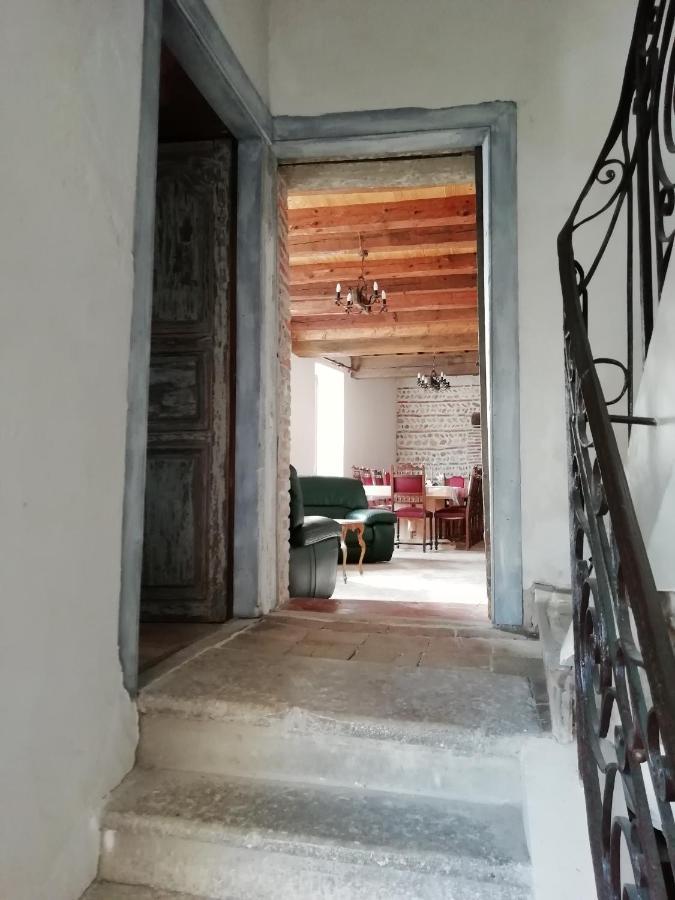 La Tour Mandot Bed & Breakfast Montluel ภายนอก รูปภาพ