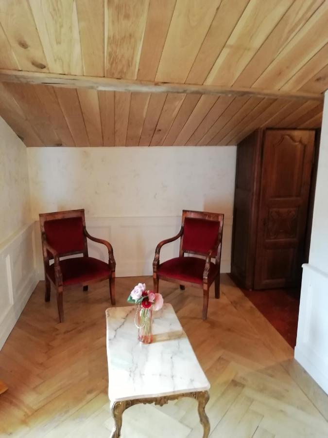 La Tour Mandot Bed & Breakfast Montluel ภายนอก รูปภาพ