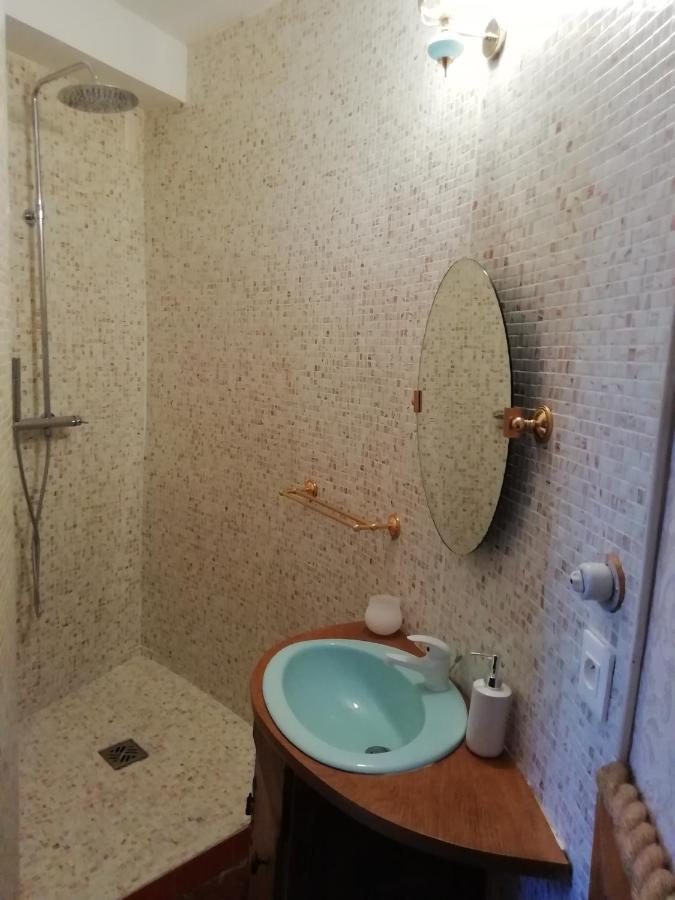 La Tour Mandot Bed & Breakfast Montluel ภายนอก รูปภาพ