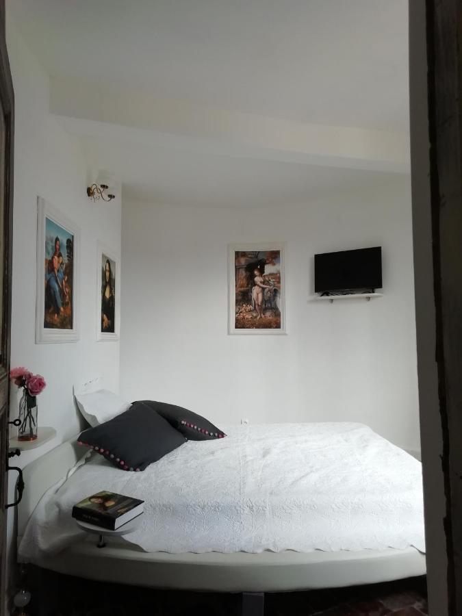La Tour Mandot Bed & Breakfast Montluel ภายนอก รูปภาพ