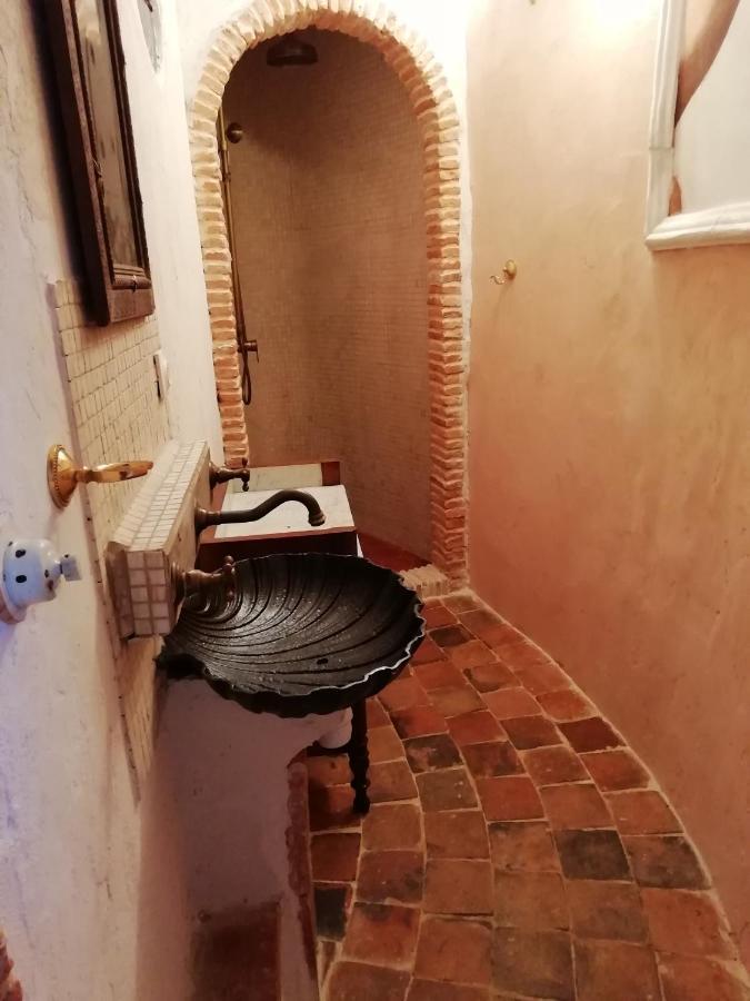 La Tour Mandot Bed & Breakfast Montluel ภายนอก รูปภาพ