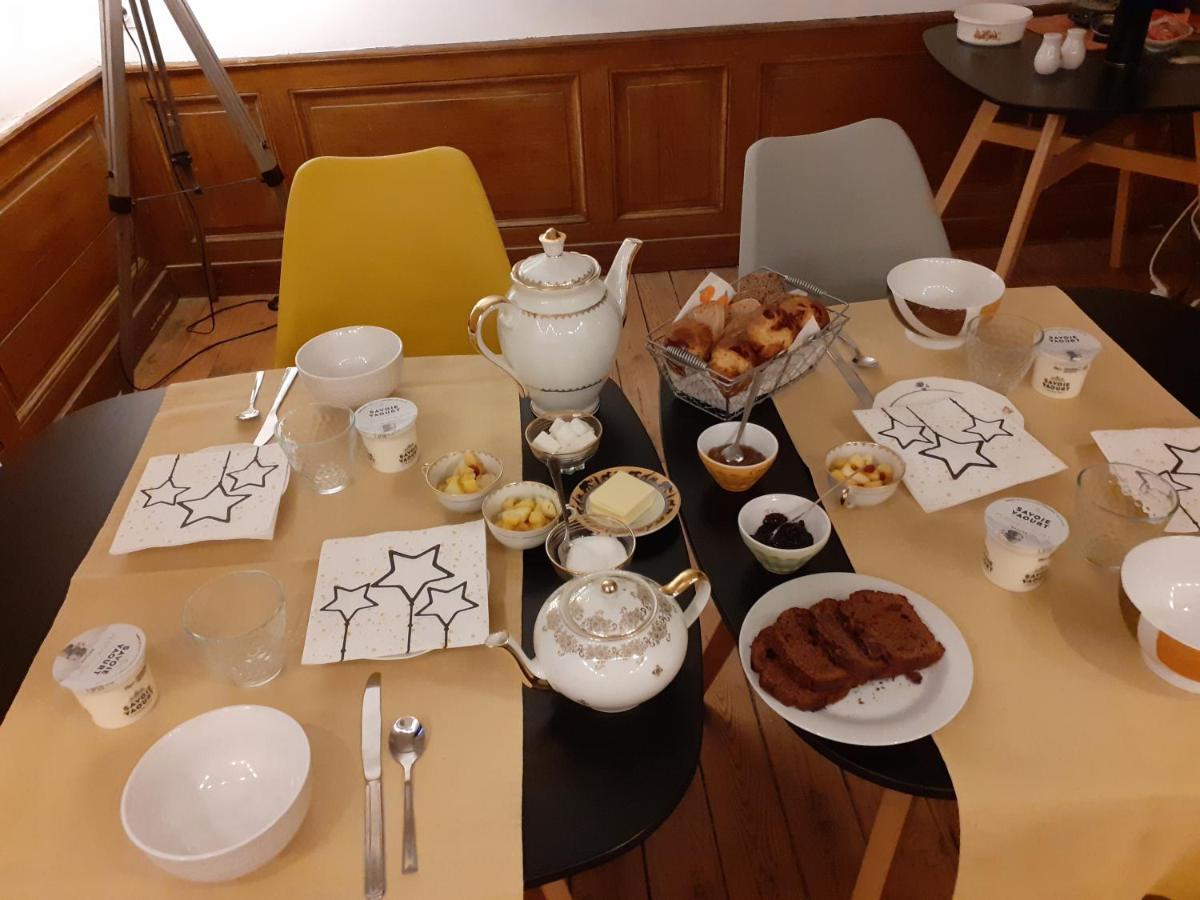 La Tour Mandot Bed & Breakfast Montluel ภายนอก รูปภาพ