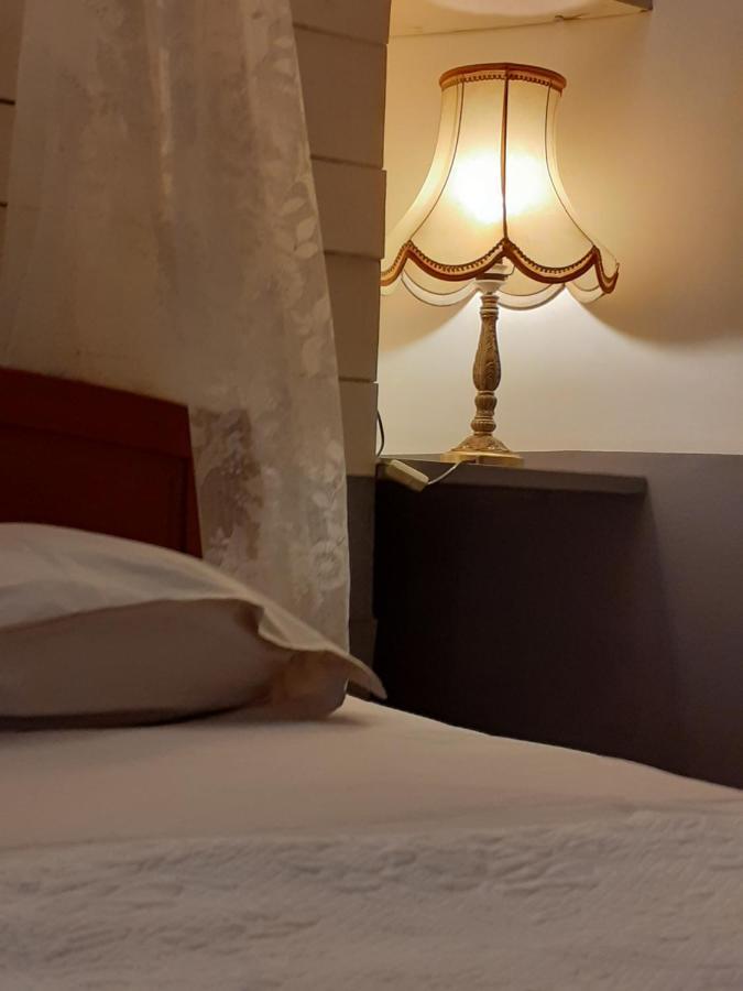 La Tour Mandot Bed & Breakfast Montluel ภายนอก รูปภาพ