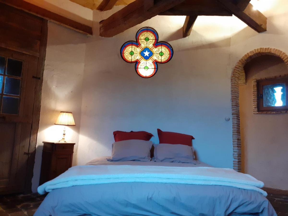 La Tour Mandot Bed & Breakfast Montluel ภายนอก รูปภาพ