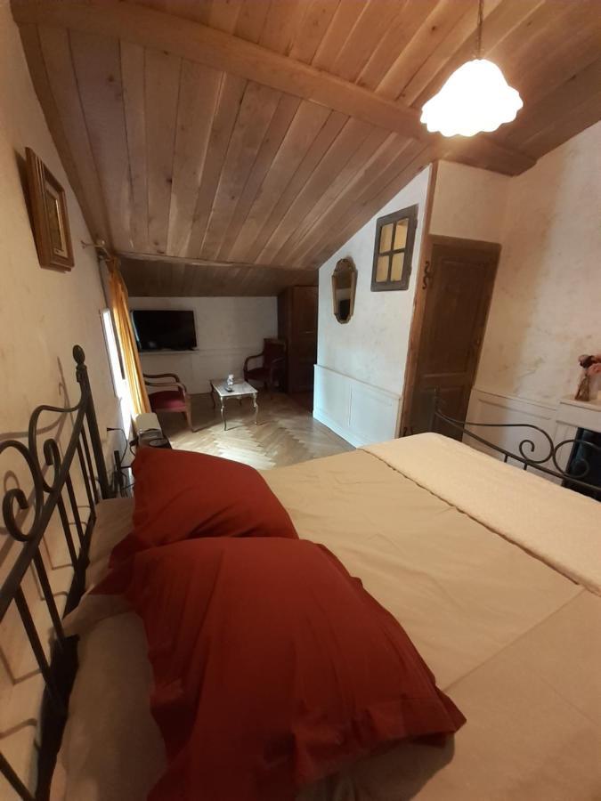 La Tour Mandot Bed & Breakfast Montluel ภายนอก รูปภาพ