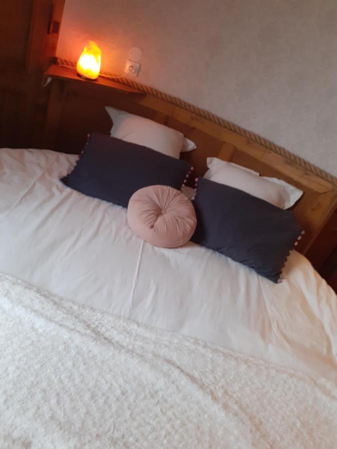 La Tour Mandot Bed & Breakfast Montluel ภายนอก รูปภาพ